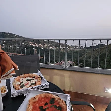 Διαμέρισμα Dino, Casa Con Vista Panoramica A 8 Minuti Dal Centro Di