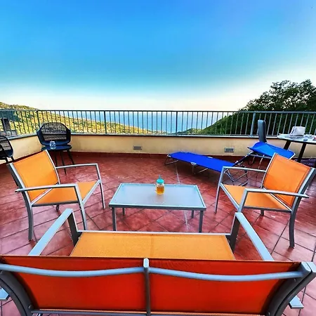 Διαμέρισμα Dino, Casa Con Vista Panoramica A 8 Minuti Dal Centro Di *