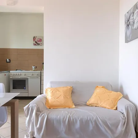 Διαμέρισμα Dino, Casa Con Vista Panoramica A 8 Minuti Dal Centro Di *